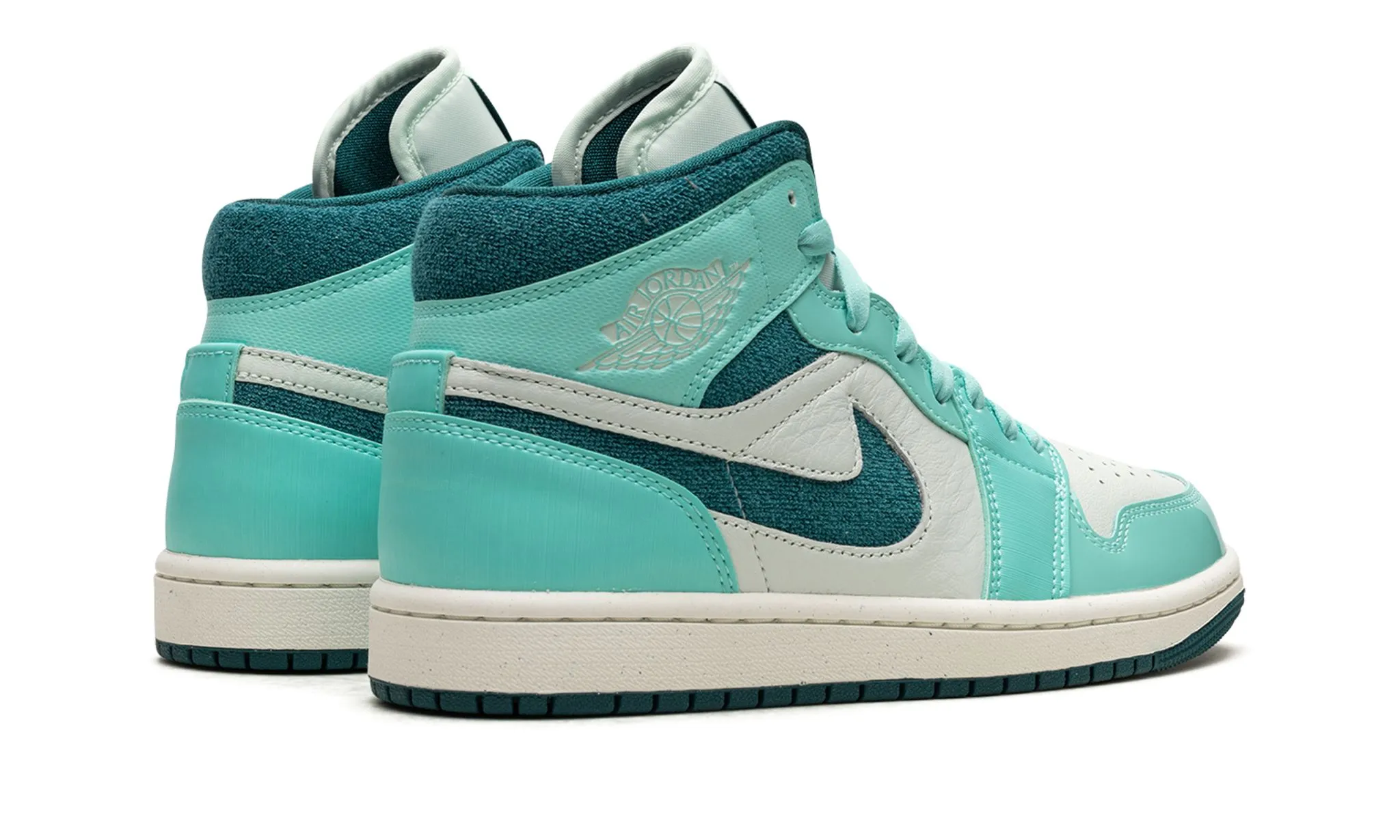Wmns Air Jordan 1 Mid SE 'Bleached Turquoise / Sky J Teal' Airport Travel Cushioned ride
