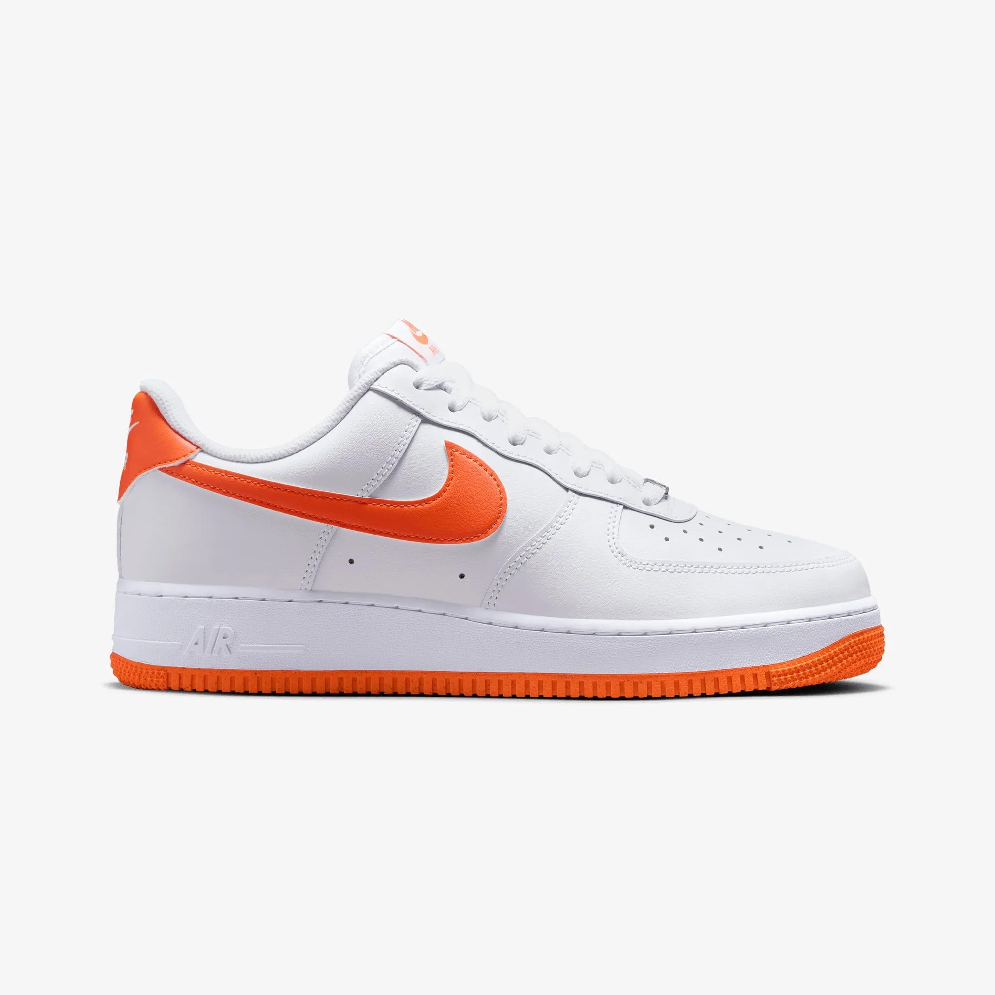 NIKE | AIR FORCE 1 '07 LV8 { WHITE/SAFETY ORANGE-WHITE construction