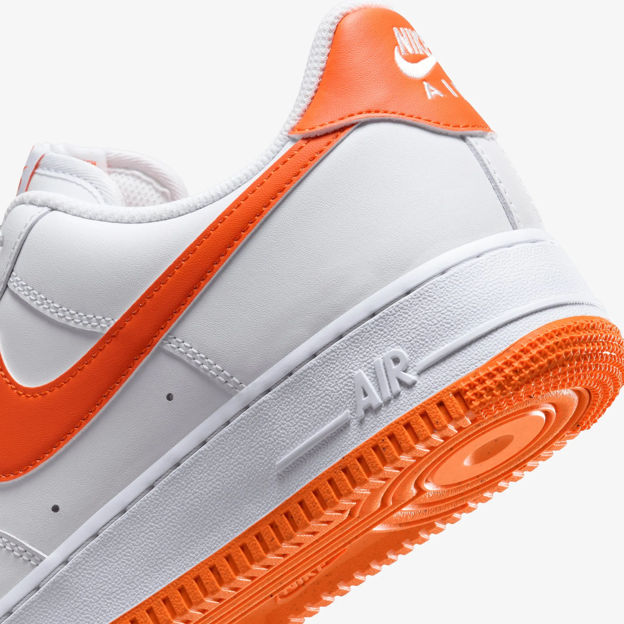 NIKE | AIR FORCE 1 '07 LV8 { WHITE/SAFETY ORANGE-WHITE Soft Land