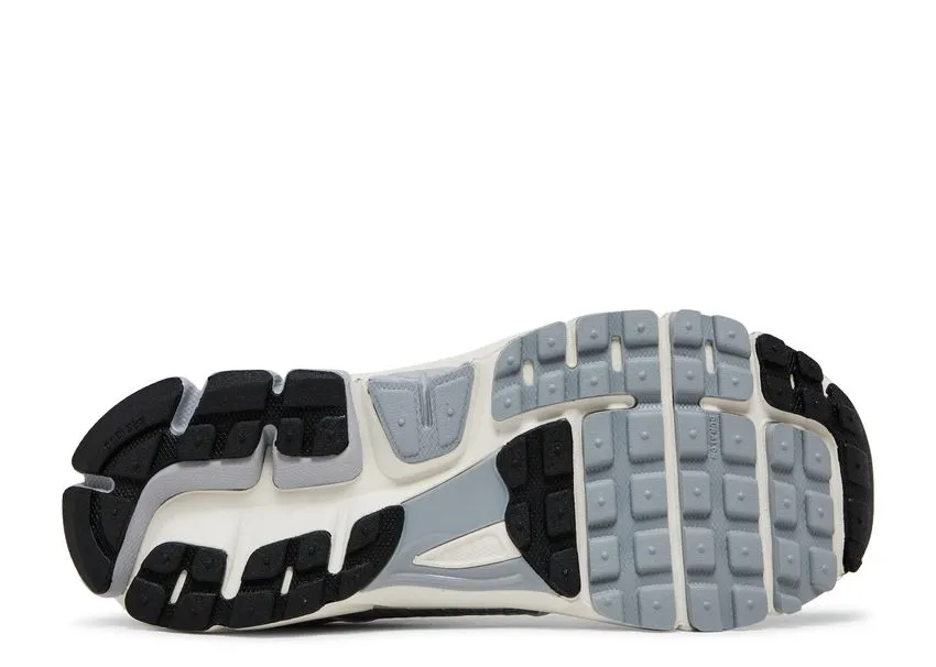 water - resistant running with a visor Nike Zoom Vomero 5 Pure Platinum