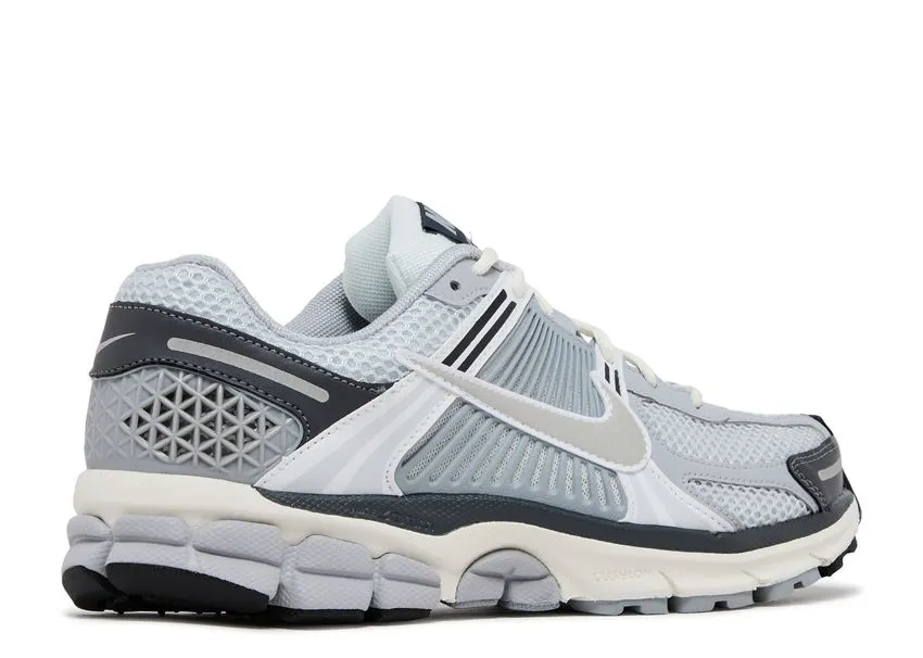 Reflective - details Nike Zoom Vomero 5 Pure Platinum