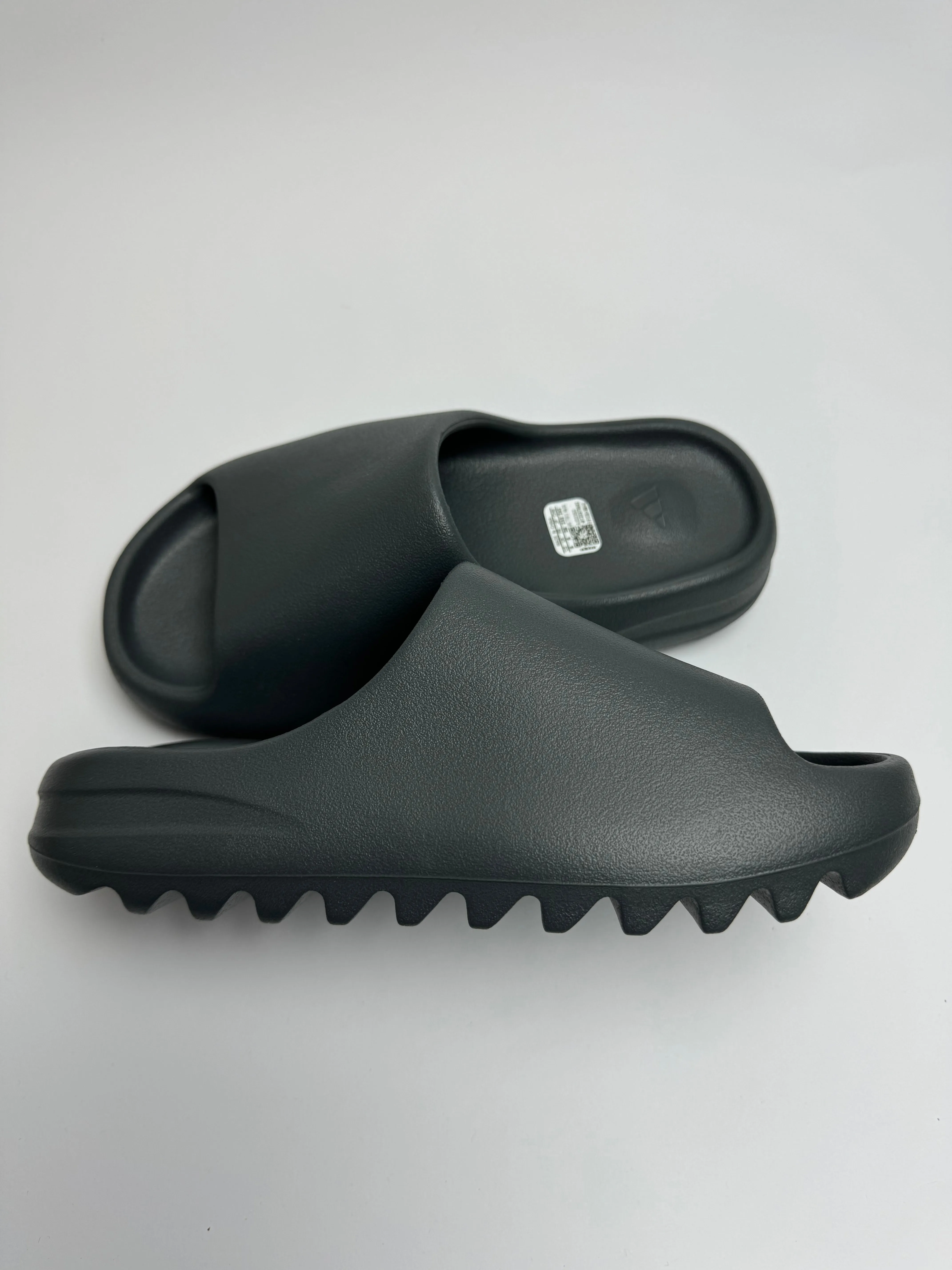 Stable Easy Slip-On Yeezy Slide "Slate Grey"