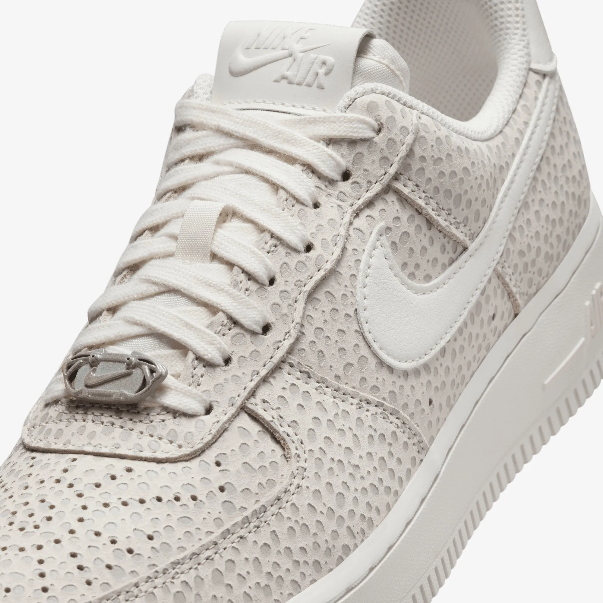Nike | AIR FORCE 1 '07 PREMIUM { PHANTOM/METALLIC SILVER-SAIL slow walk Curve Hug