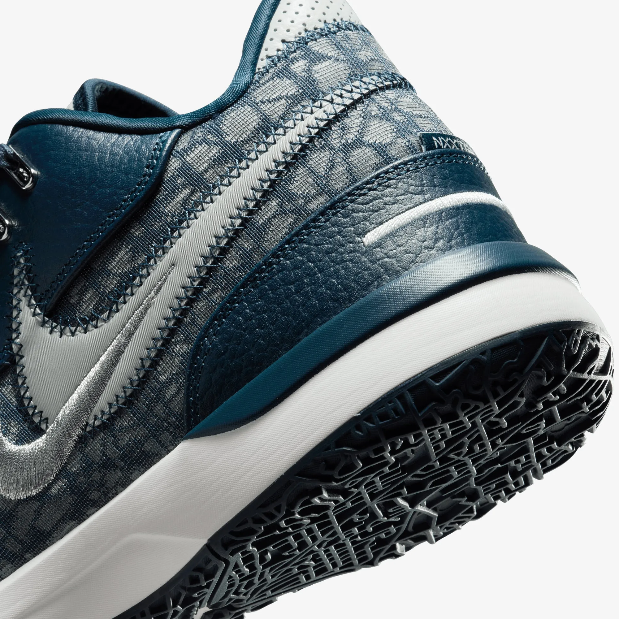 New York Nike | LEBRON NXXT GEN AMPD EP { ARMORY NAVY/LIGHT SILVER-SAIL