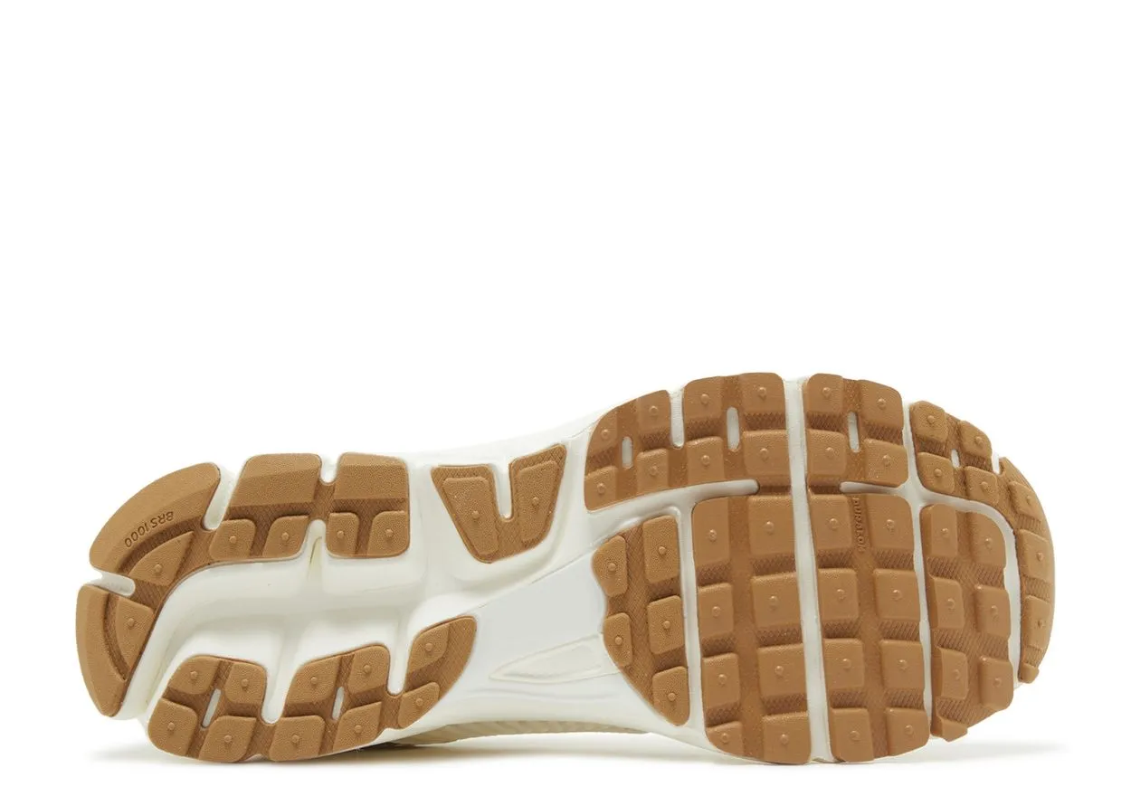 running in a levee area shoes Nike Zoom Vomero 5 Sail Coconut Milk