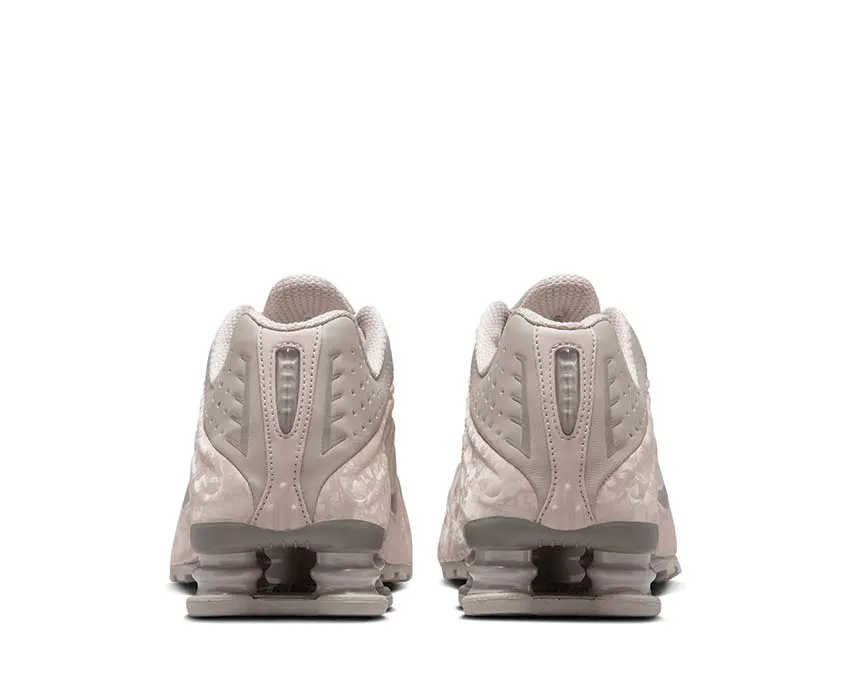 Strength tassel - decorated running gear Nike Shox R4 W "Pink Floral"