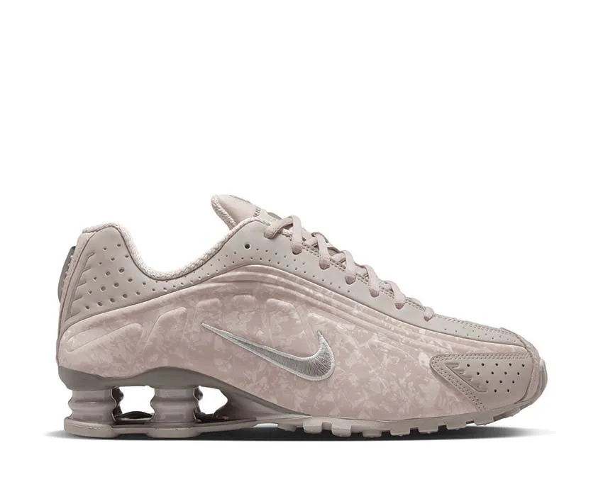 running in a tundra area Toe Area Nike Shox R4 W "Pink Floral"