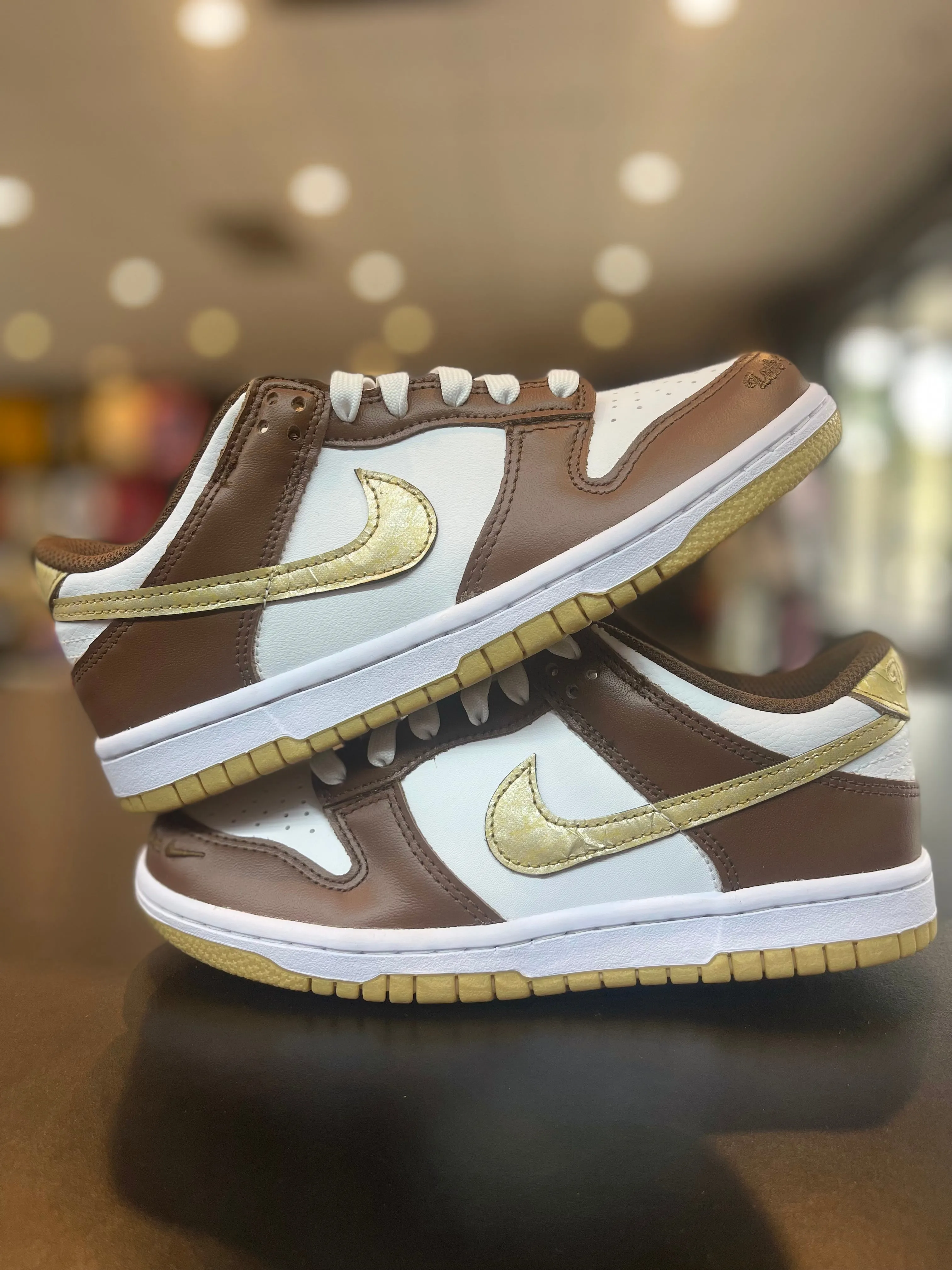 synthetic material Nike Dunk Low ??Cacao Wow Gold?? (Gs)