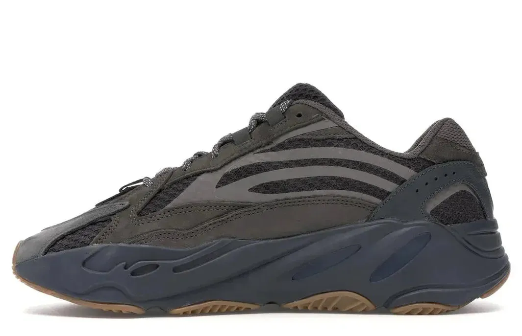 Flat Finish Flat Bottom adidas Yeezy Boost 700 V2 Geode