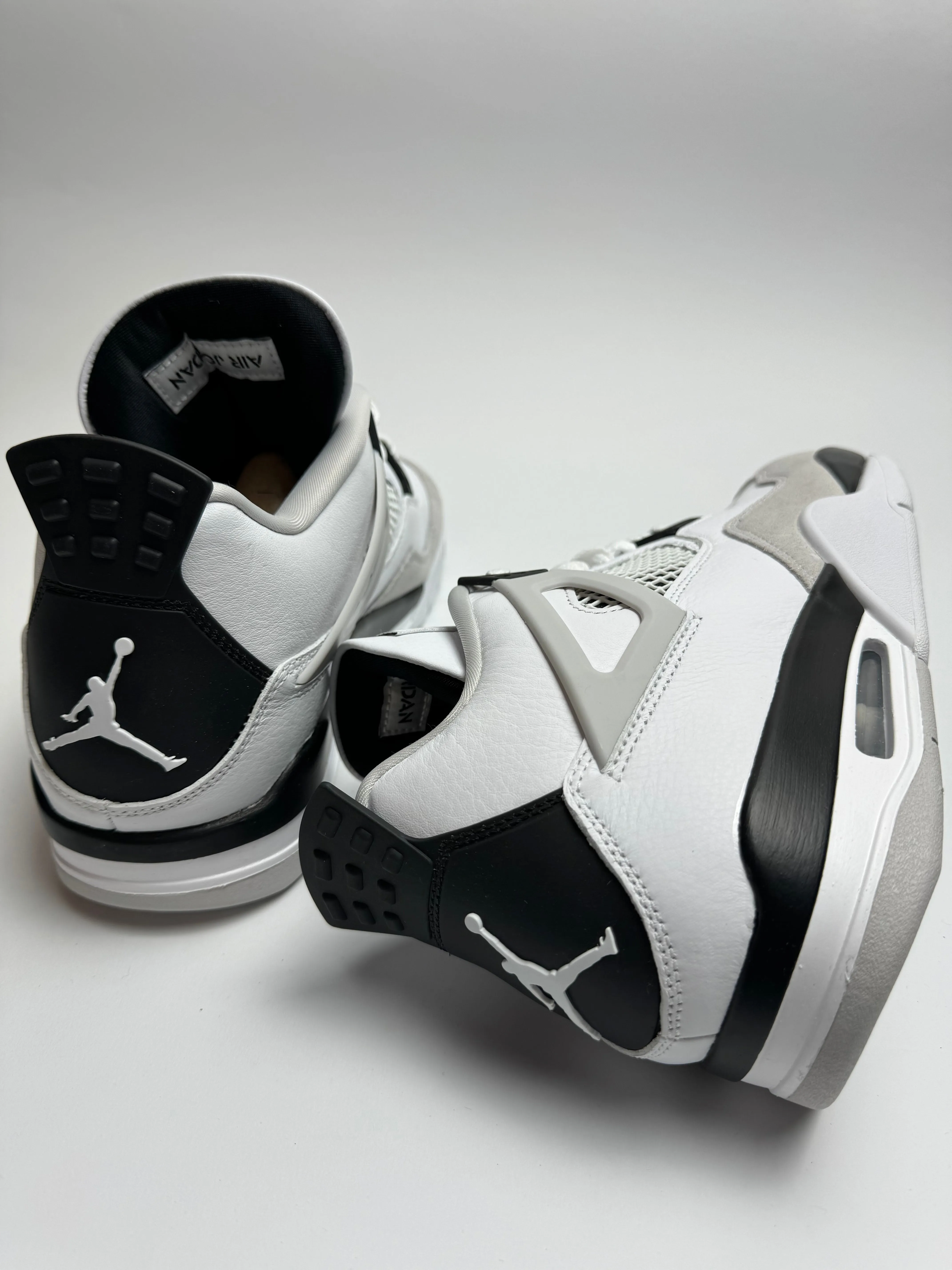 Morning Stride Air Jordan 4 "Military Black"