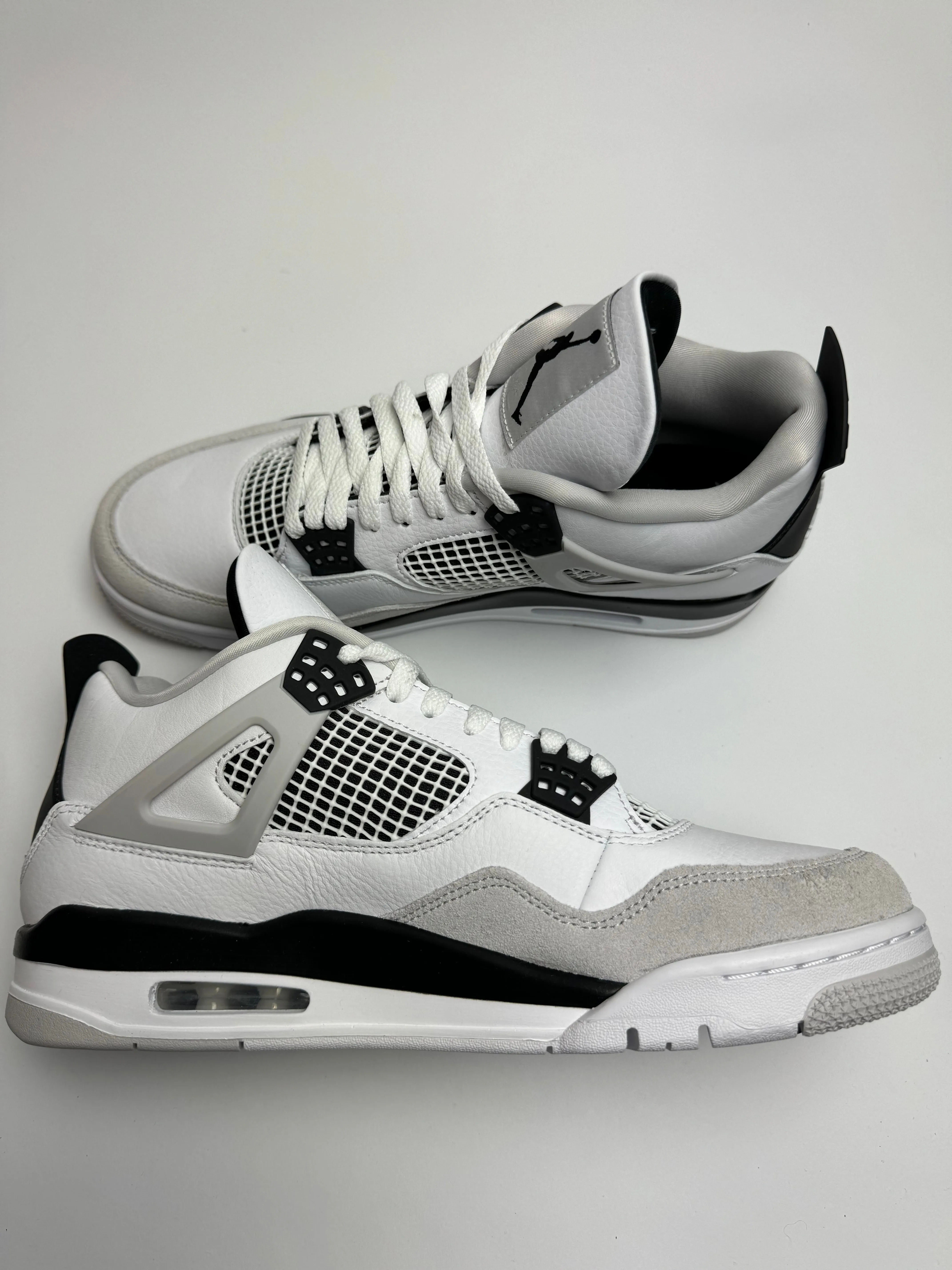 Air Jordan 4 "Military Black" Busy Life Market Day