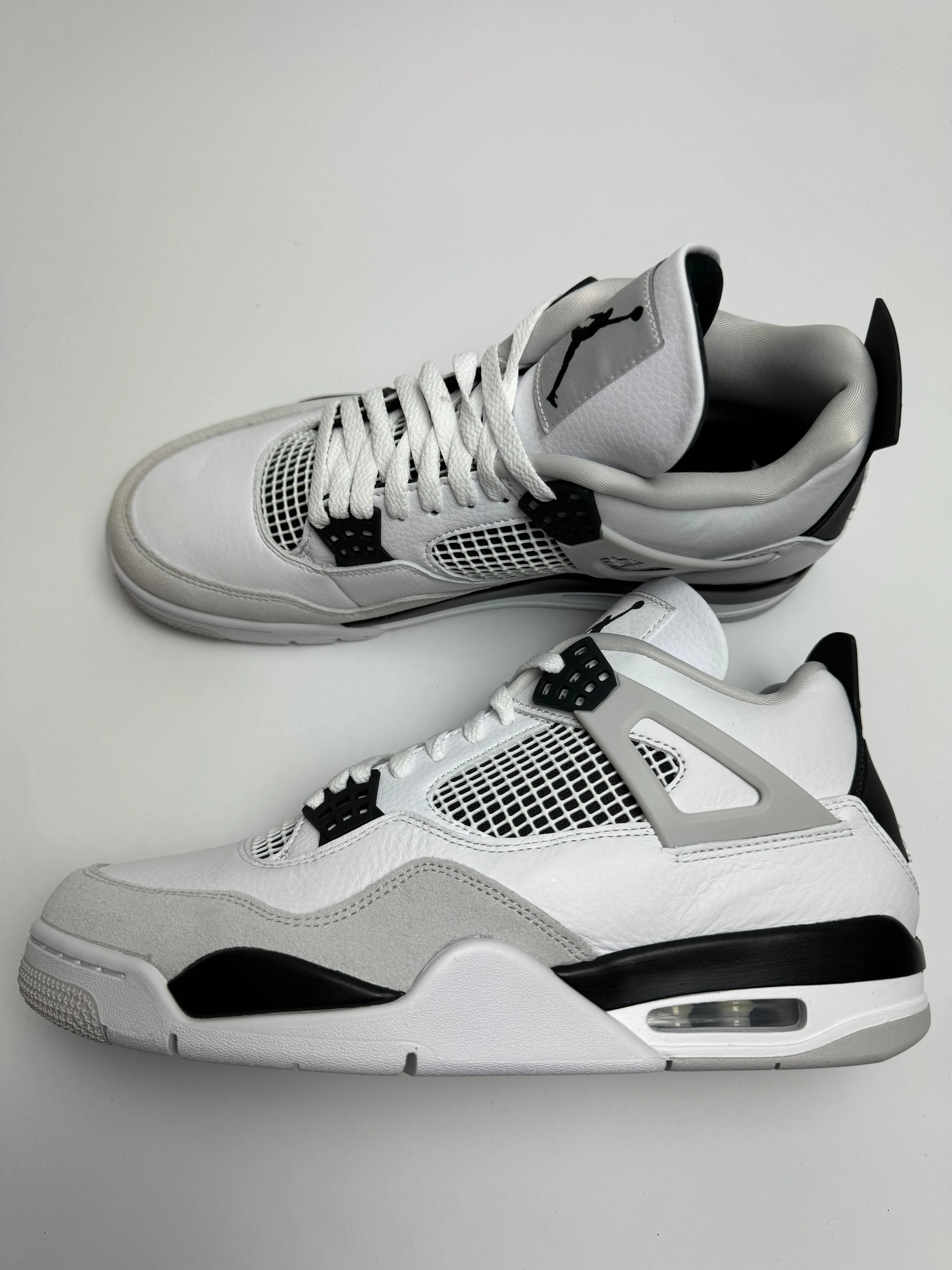 Air Jordan 4 "Military Black" Glow Run Movie Night