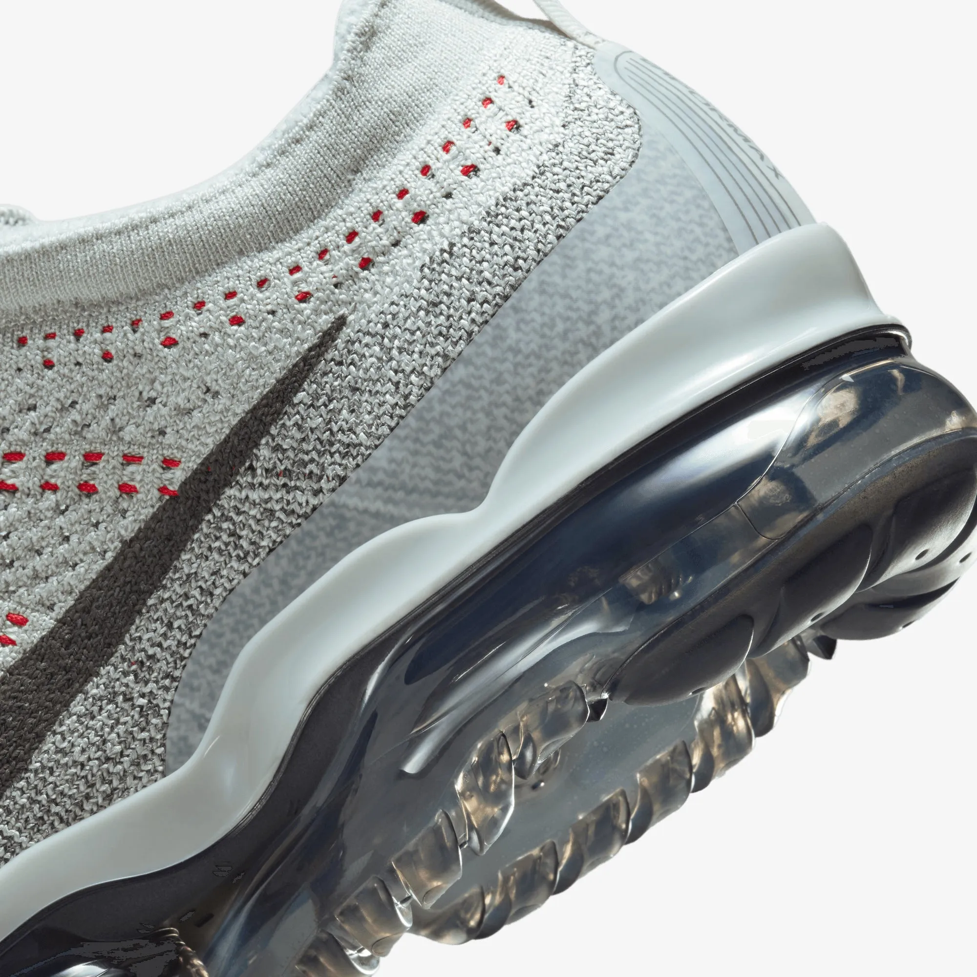 Air Boost NIKE | AIR VAPORMAX 2023 FLYKNIT { LIGHT SILVER/SMOKE GREY-PICANTE RED