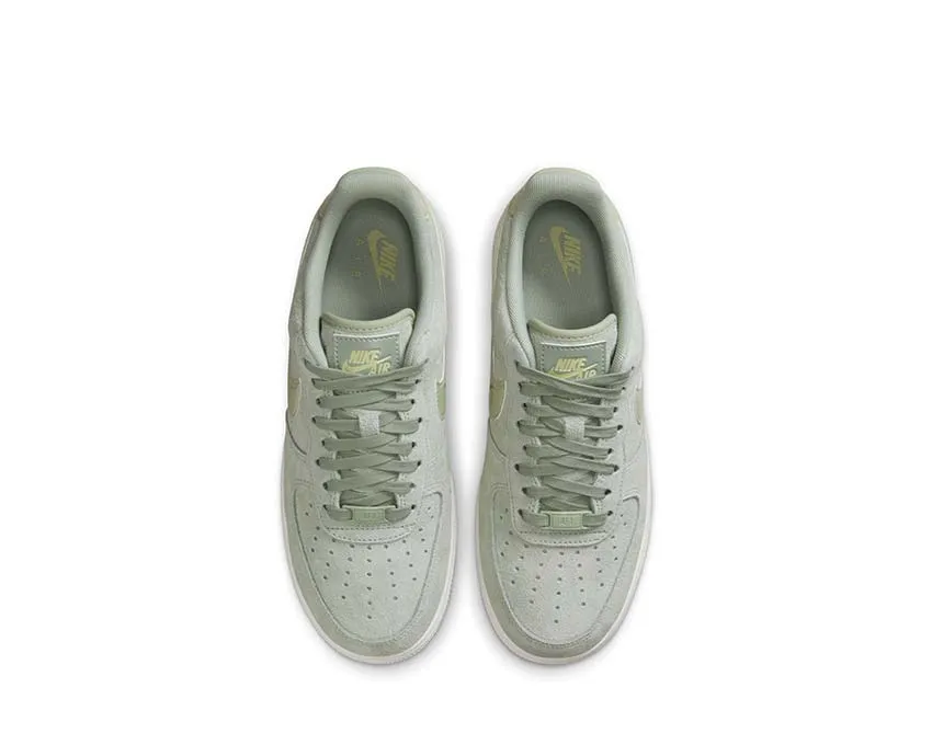 Feet Support Bright Accents Nike Air Force 1 '07 W SE "Jade Horizon"