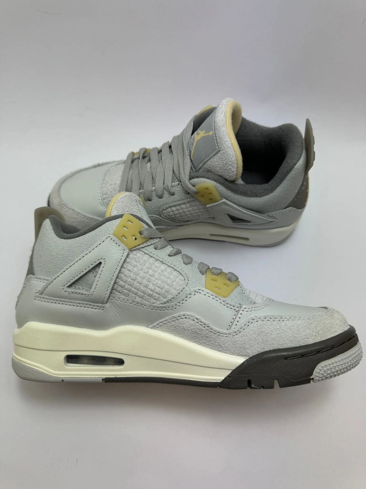 Jordan 4 Retro SE "Craft Photon Dust" Bold colors Active Gear