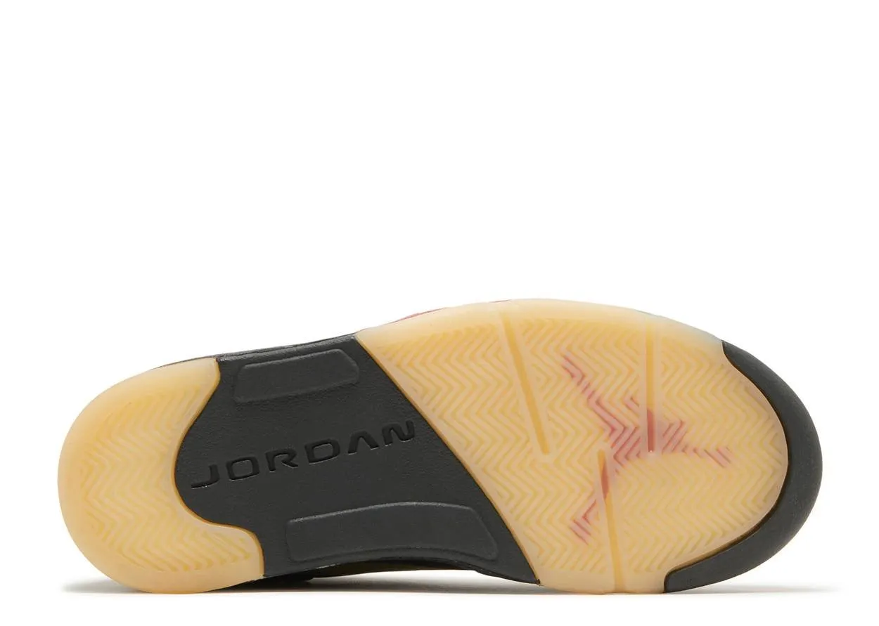 Dad Style Walk Light Air Jordan 5 Retro Gore-Tex Off-Noir