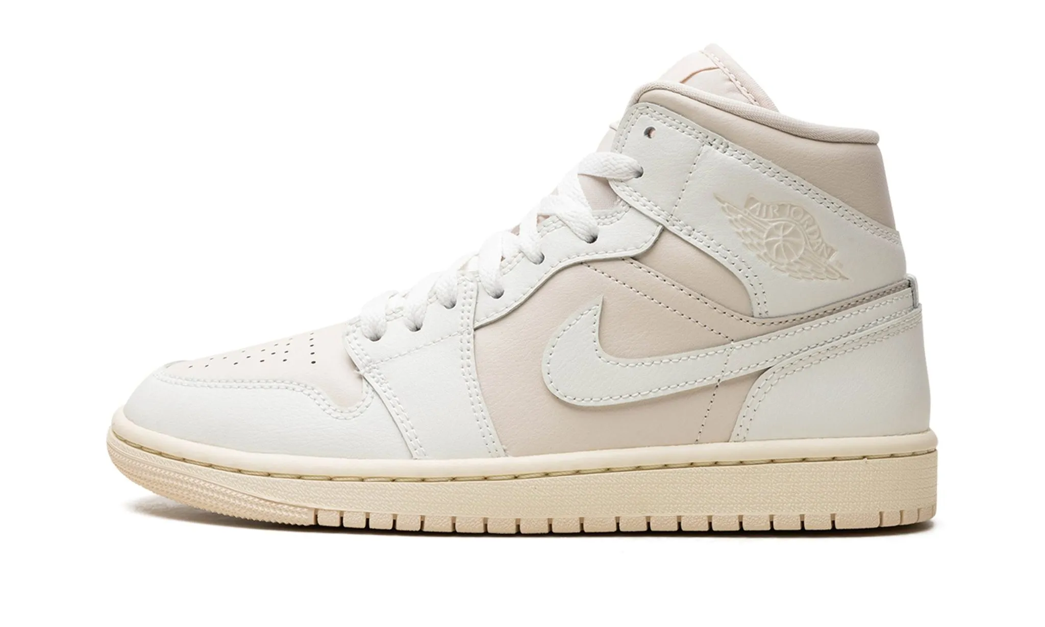 Fall look Modern Step Wmns Air Jordan 1 Mid 'Legend Light Brown'