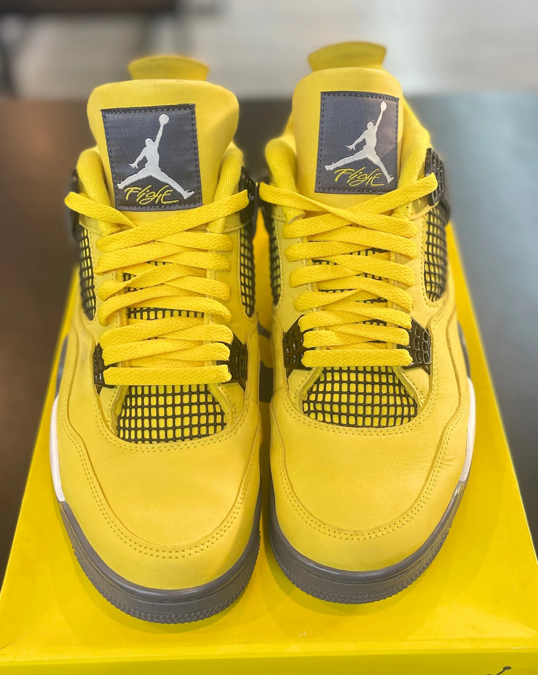 Casual Days Grab Quick Air Jordan Retro 4 ??Lightning (2021)?? *Size 10.5 Preowned*