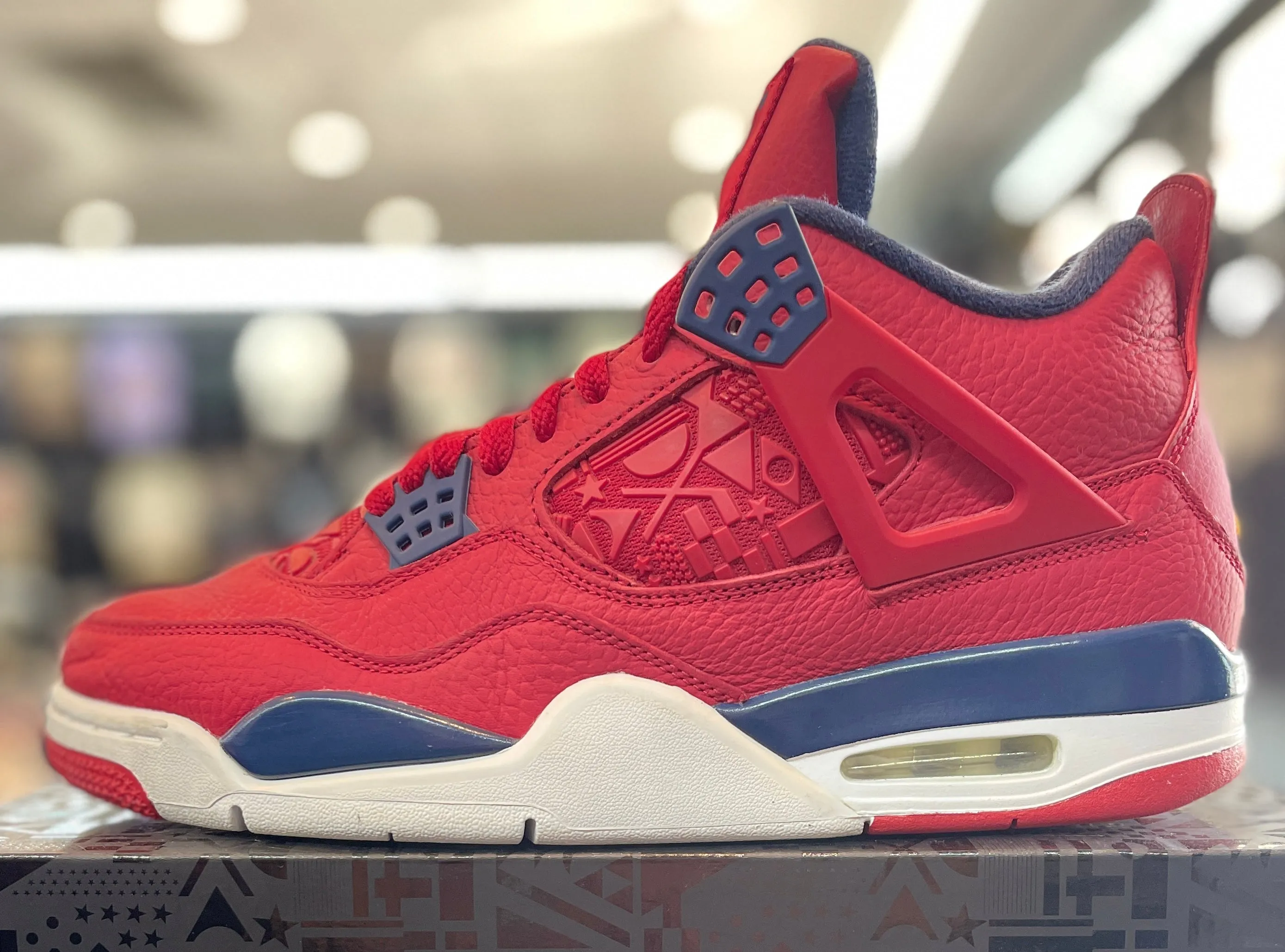 Moon Hike Air Jordan Retro 4 ??FIBA?? *Preowned Size 10.5*