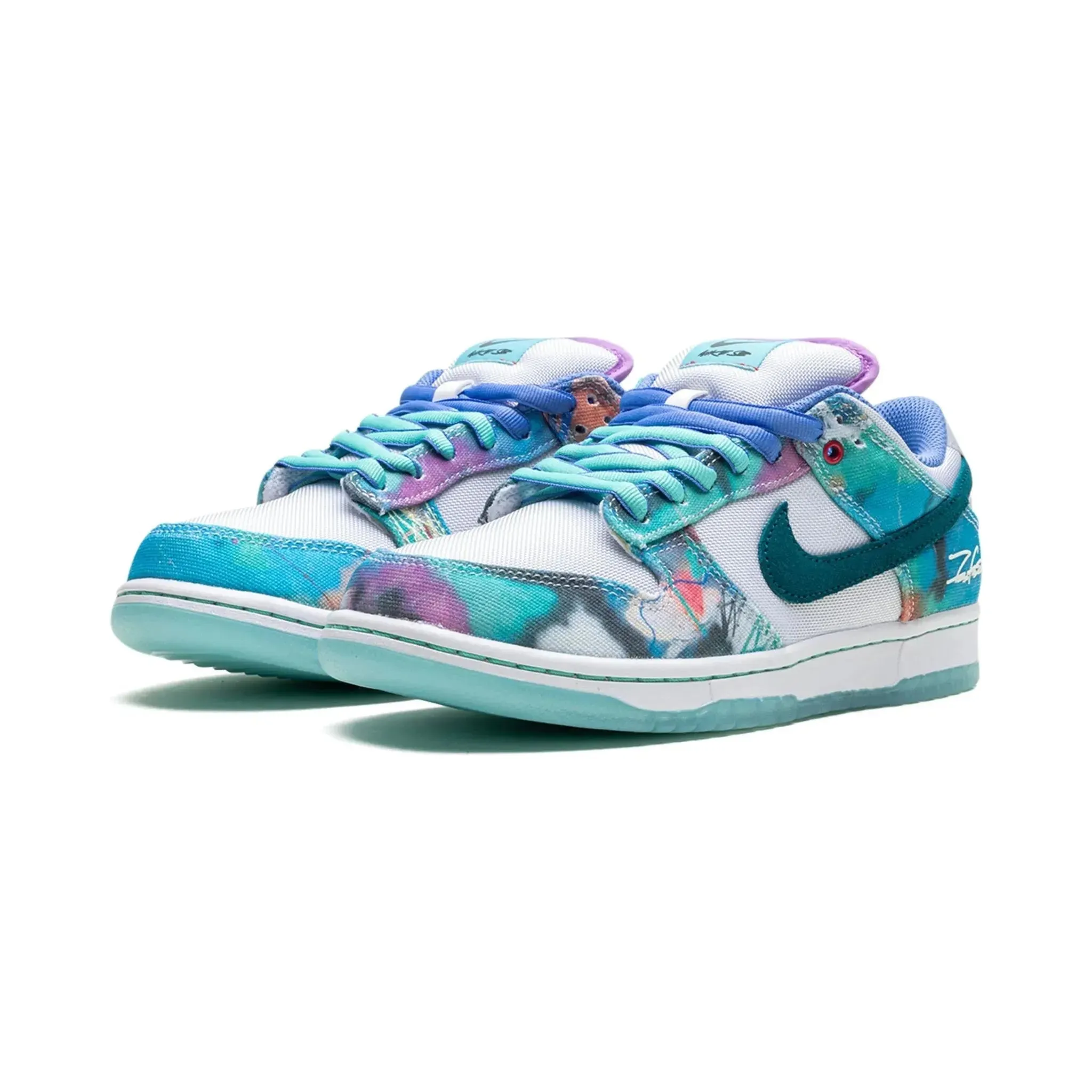 NIKE DUNK LOW SB "Futura Laboratories - Bleached Aqua" On Trend